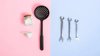 stéréotype de genres, outils pour les hommes, cuisine pour les femmes
