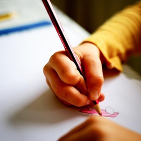 main-enfant-dessin.jpg