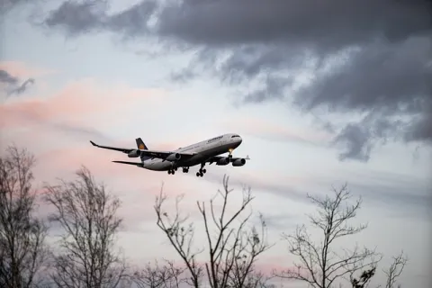 avion dans le ciel