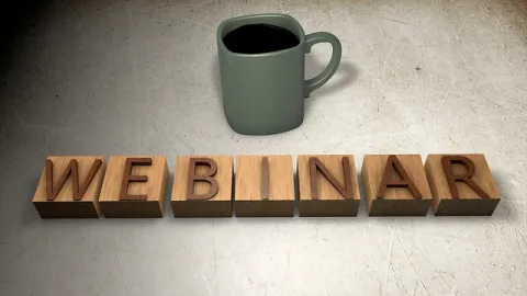 webinaire et tasse de café